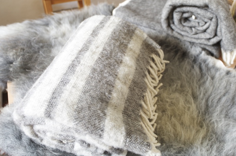 Beindecke gestreift und grau